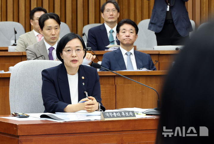 [서울=뉴시스] 최진석 기자 = 한성숙 국무총리 후보자가 25일 여의도 국회에서 열린 인사청문회에서 위원들의 질문에 답하고 있다. 2026.06.25. myjs@newsis.com
