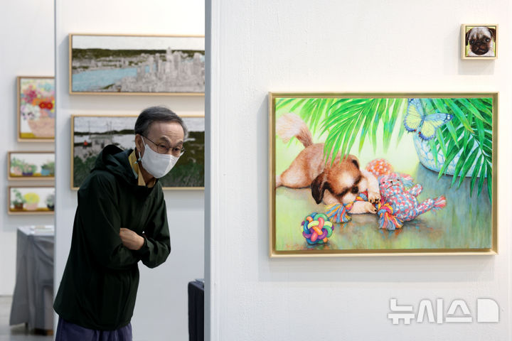 [수원=뉴시스] 박진희 기자 = 한국화랑협회와 수원컨벤션센터가 공동으로 주최하는 아트 페어 ‘화랑미술제 in 수원’이 25일 경기 수원시 수원컨벤션센터에서 개막식을 갖고 오는 28일까지 한국 미술의 현주소를 한자리에서 선보인다. 2026.06.25. pak7130@newsis.com