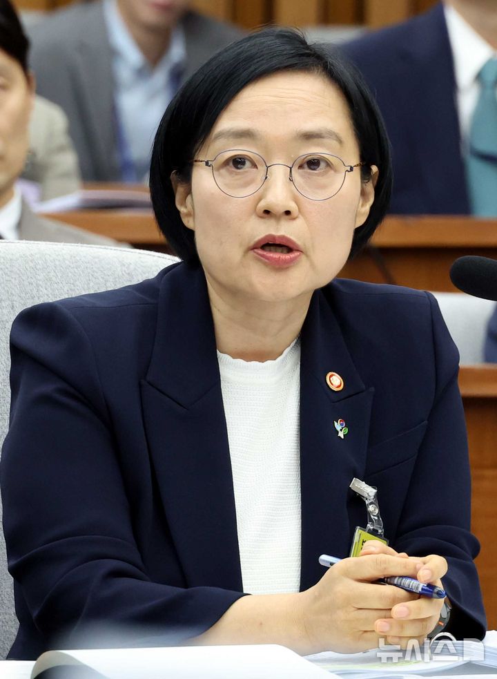 [서울=뉴시스] 조성봉 기자 = 한성숙 국무총리 후보자가 25일 서울 여의도 국회에서 열린 인사청문회에서 의원 질의에 답변하고 있다. 2026.06.25. suncho21@newsis.com