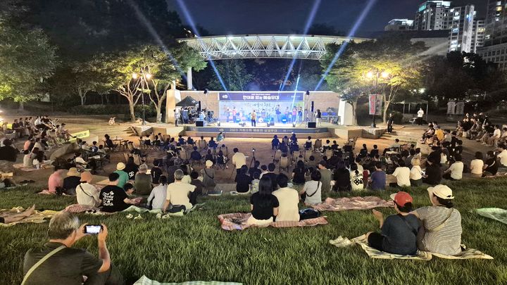 [수원=뉴시스] 기회소득 예술인 공연. (사진=경기도 제공) 2026.06.26. photo@newsis.com *재판매 및 DB 금지