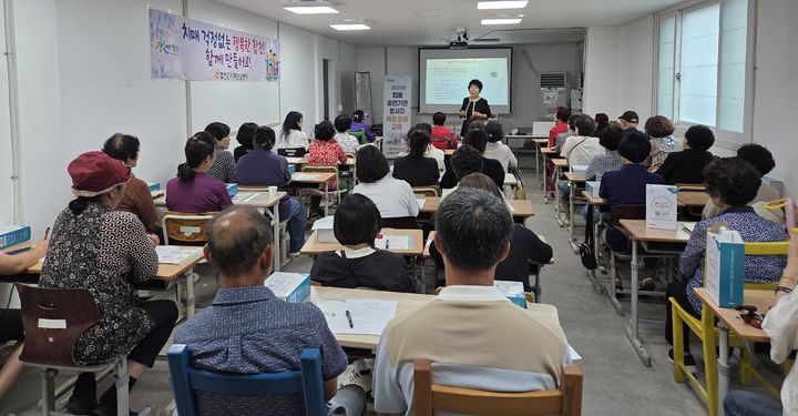 [합천=뉴시스] 경남 합천군 치매 유관기관 종사자 역량강화 교육. (사진=합천군 제공) 2026.06.26. photo@newsis.com *재판매 및 DB 금지