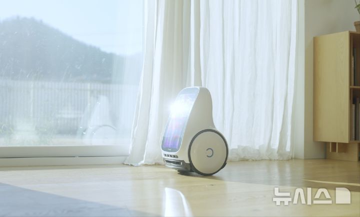 [창원=뉴시스]창원국가산업단지 입주기업 신성델타테크㈜의 AI 에이전트 홈 로봇 '레미'. 가정용 자율주행 돌봄로봇이다.(사진=신성델타테크 제공) 2026.06.26. photo@newsis.com