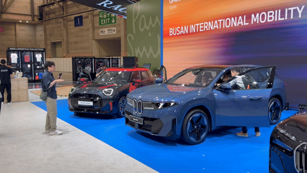 [부산=뉴시스] 류인선 기자 = BMW그룹코리아가 26일 부산 해운대 벡스코에서 개막한 2026 부산모빌리티쇼에 마련한 부스의 모습. 2026.6.26. phto@newsis.com *재판매 및 DB 금지