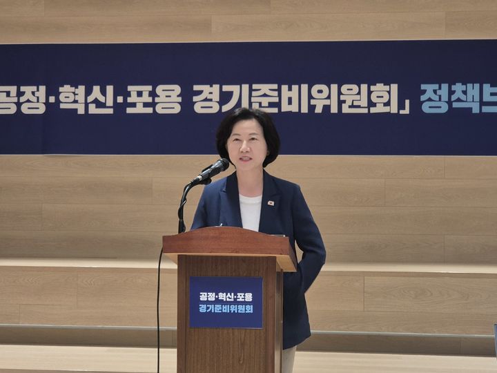 [수원=뉴시스] 이병희 기자 = 송옥주 경기준비위원회 미래농어업혁신 특별위원회 위원장이 26일 오후 신용보증재단 3층에서 농어업혁신 정책브리핑을 하고 있다. 2026.06.26. iambh@newsis.com *재판매 및 DB 금지