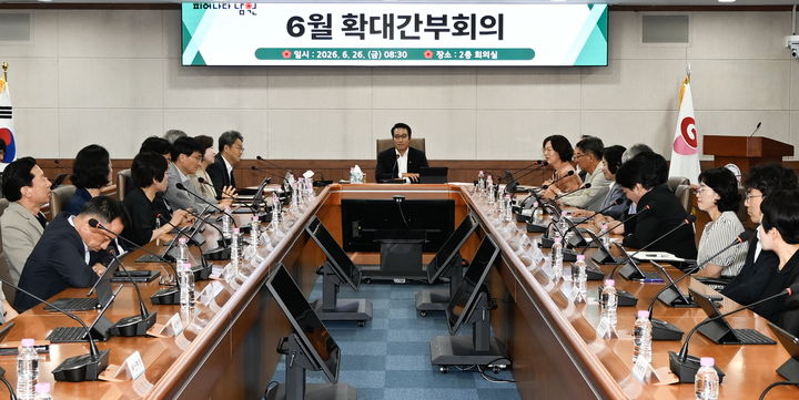 [남원=뉴시스] 26일 최경식 남원시장이 주재하는 민선 8기 마지막 시정 간부회의가 진행 중이다. *재판매 및 DB 금지