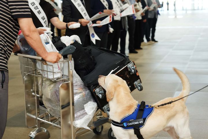인천본부세관 밀수 예방 캠페인. (사진=인천본부세관 제공) 2026.06.26. photo@newsis.com *재판매 및 DB 금지