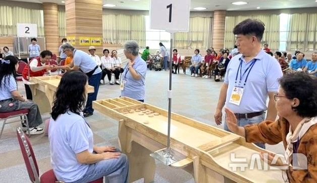 [포항=뉴시스] = 포항시 어르신 슐런 경기대회. 2026.06.26. photo@newsis.com