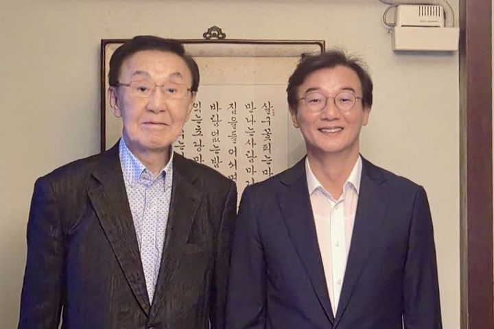 [부산=뉴시스] 문정수 전 부산시장(왼쪽)과 전재수 부산시장 당선인. (사진=전재수 당선인 페이스북 캡처) 2026.06.26. photo@newsis.com *재판매 및 DB 금지