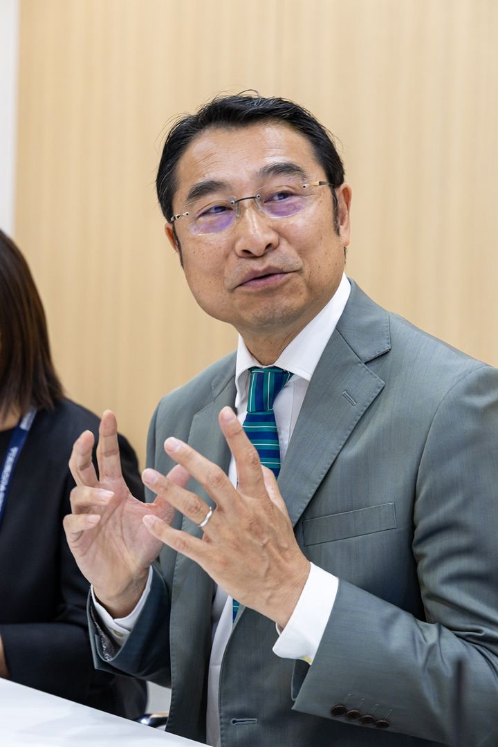 [부산=뉴시스] 류쉐량 BYD그룹 부총재 겸 아시아태평양 자동차영업사업부 총경리가 지난 26일 2026 부산모빌리티쇼가 열린 부산 해운데 벡스코에서 취채진과 간담회를 하고 있다. (사진=BYD코리아 제공) 2026.6.26. photo@newsis.com *재판매 및 DB 금지