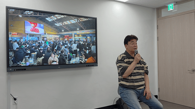 [예산=뉴시스] 취재진과 질의응답을 진행하고 있는 백종원 더본코리아 대표 2026.06.26. kimsy@newsis.com *재판매 및 DB 금지