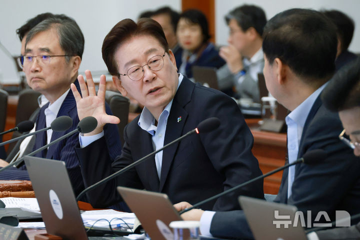 [서울=뉴시스] 최동준 기자 = 이재명 대통령이 23일 청와대에서 열린 국무회의 겸 비상경제점검회의에서 발언하고 있다. 2026.06.23. photocdj@newsis.com