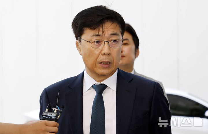 [과천=뉴시스] 김혜진 기자 = 홍장원 전 국가정보원 1차장이 26일 경기 과천시 2차 종합특검 사무실에 내란중요임무종사 및 국정원법 위반 혐의 관련 피의자 신분으로 출석하고 있다. 2026.06.26. jini@newsis.com