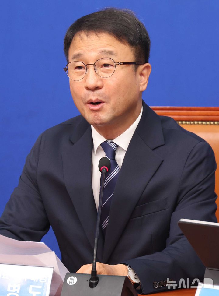 [서울=뉴시스] 조성봉 기자 = 한병도 더불어민주당 대표 직무대행 겸 원내대표가 26일 오전 서울 여의도 국회에서 열린 최고위원회의에서 발언을 하고 있다. 2026.06.26. suncho21@newsis.com