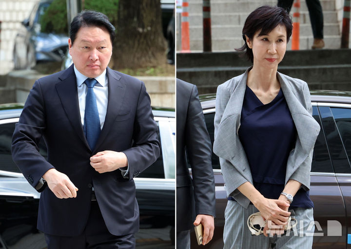 [서울=뉴시스] 이영환 기자 = 최태원(왼쪽사진) SK그룹 회장과 노소영 아트센터 나비 관장이 26일 오전 서울 서초구 서울고법에서 열린 재산 분할 소송 파기환송심 2차 변론기일에 출석하고 있다. 2026.06.26. 20hwan@newsis.com