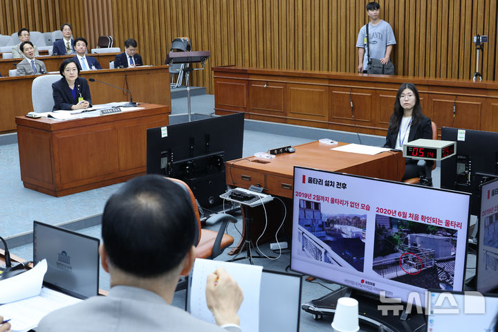 [서울=뉴시스] 최진석 기자 = 한성숙 국무총리 후보자가 26일 여의도 국회에서 열린 국무총리 임명동의안 심사를 위한 인사청문회에 출석해 위원들의 질의를 듣고 있다. 2026.06.26. myjs@newsis.com