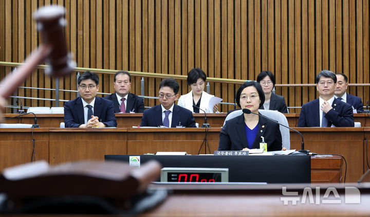 [서울=뉴시스] 최진석 기자 = 한성숙 국무총리 후보자가 26일 여의도 국회에서 열린 국무총리 임명동의안 심사를 위한 인사청문회에 출석하고 있다. 2026.06.26. myjs@newsis.com