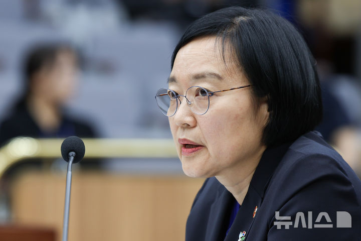 [서울=뉴시스] 김근수 기자 = 한성숙 국무총리 후보자가 26일 오전 서울 여의도 국회에서 열린 국무총리(한성숙) 임명동의에 관한 인사청문 특별위원회 전체회의에서 질의에 답하고 있다. 2026.06.26. ks@newsis.com