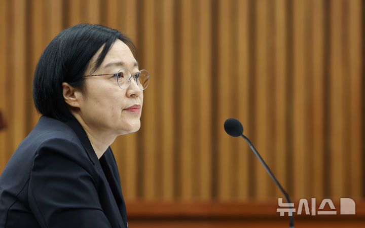 [서울=뉴시스] 김근수 기자 = 한성숙 국무총리 후보자가 26일 오전 서울 여의도 국회에서 열린 국무총리(한성숙) 임명동의에 관한 인사청문 특별위원회 전체회의에서 질의에 답하고 있다. 2026.06.26. ks@newsis.com