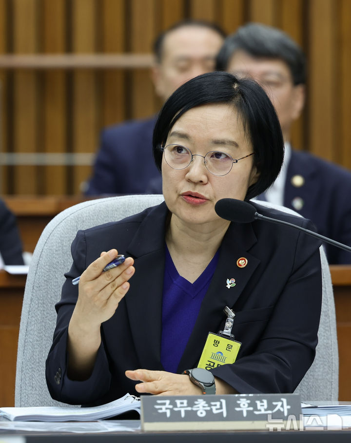 [서울=뉴시스] 김근수 기자 = 한성숙 국무총리 후보자가 26일 오전 서울 여의도 국회에서 열린 국무총리(한성숙) 임명동의에 관한 인사청문 특별위원회 전체회의에서 질의에 답하고 있다. 2026.06.26. ks@newsis.com