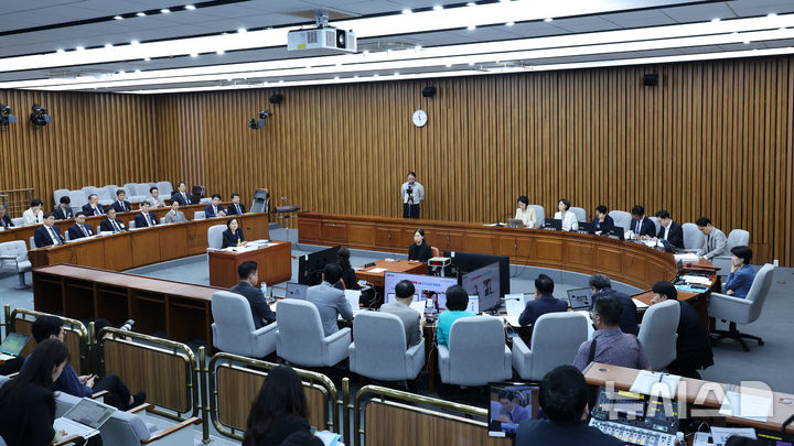 [서울=뉴시스] 최진석 기자 = 26일 여의도 국회에서 국무총리(한성숙) 임명동의안 심사를 위한 인사청문회가 열리고 있다. 2026.06.26. myjs@newsis.com