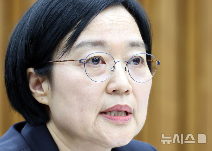 [서울=뉴시스] 최진석 기자 = 한성숙 국무총리 후보자가 26일 여의도 국회에서 열린 국무총리 임명동의안 심사를 위한 인사청문회에서 위원들의 질문에 답하고 있다. 2026.06.26. myjs@newsis.com