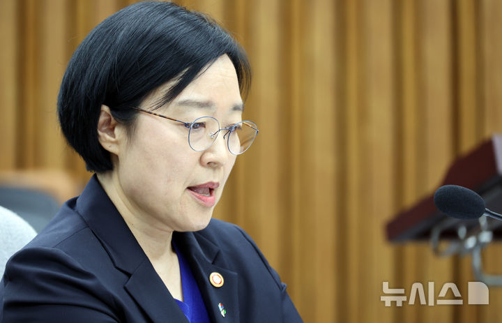 [서울=뉴시스] 최진석 기자 = 한성숙 국무총리 후보자가 26일 여의도 국회에서 열린 국무총리 임명동의안 심사를 위한 인사청문회에서 생각에 잠겨 있다. 2026.06.26. myjs@newsis.com