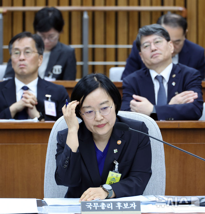 [서울=뉴시스] 최진석 기자 = 한성숙 국무총리 후보자가 26일 여의도 국회에서 열린 국무총리 임명동의안 심사를 위한 인사청문회에서 생각에 잠겨 있다. 2026.06.26. myjs@newsis.com
