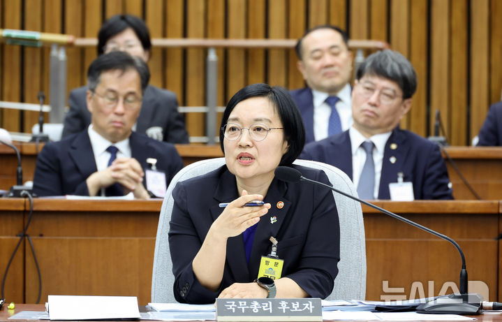 [서울=뉴시스] 최진석 기자 = 한성숙 국무총리 후보자가 26일 여의도 국회에서 열린 국무총리 임명동의안 심사를 위한 인사청문회에 출석해 질의에 답하고 있다. 2026.06.26. myjs@newsis.com