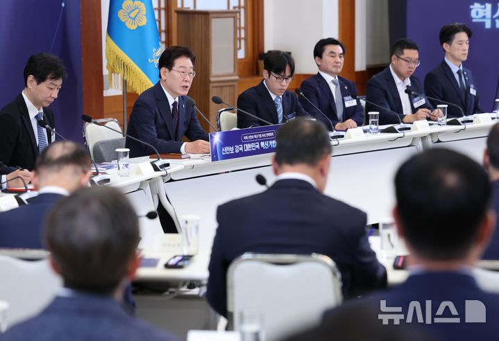 [서울=뉴시스] 최동준 기자 = 이재명 대통령이 26일 청와대에서 열린 미래 신안보 혁신기업 육성 전략회의에서 발언하고 있다. 2026.06.26. photocdj@newsis.com