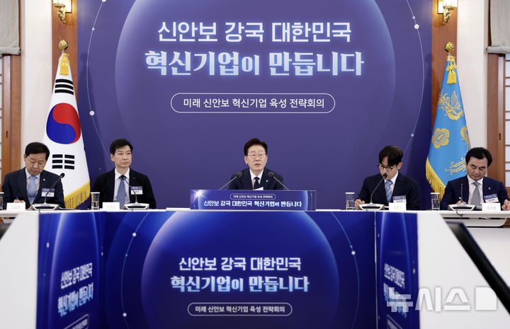 [서울=뉴시스] 최동준 기자 = 이재명 대통령이 지난달 26일 청와대에서 열린 미래 신안보 혁신기업 육성 전략회의에서 발언하고 있다. 2026.07.29. photocdj@newsis.com