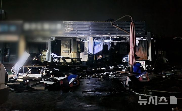 [서귀포=뉴시스] 27일 오전 제주 서귀포시 대정읍 가파리 마라도의 한 식당에서 불이 났다. 이 불은 출동한 마라전담의용소방대원들에 의해 꺼졌다. (사진=제주도소방안전본부 제공) 2026.06.27. photo@newsis.com *재판매 및 DB 금지