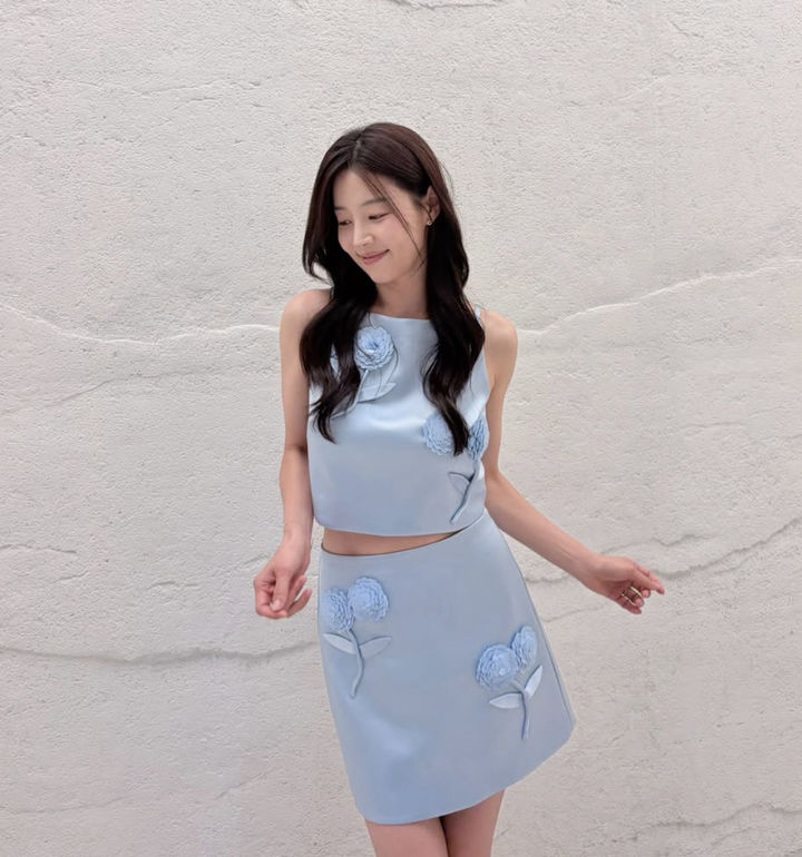 [서울=뉴시스] 배우 한지혜(42)가 운동으로 다져진 슬림하고 탄탄한 몸매를 과시했다. (사진=한지혜 인스타그램 캡처)  *재판매 및 DB 금지