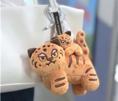 [부산=뉴시스] 박물관 소장품 '모자호도' 속 어미와 새끼 호랑이 키링. (사진=부산시 제공) 2026.06.28. photo@newsis.com *재판매 및 DB 금지