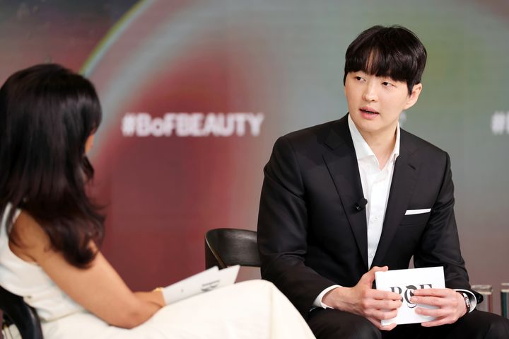 [서울=뉴시스] 글로벌 뷰티 기업 에이피알은 김병훈 대표이사가 '비즈니스 오브 뷰티 글로벌 포럼 2026(The Business of Beauty Global Forum 2026)'에 연사로 참석했다고 28일 밝혔다.(사진=에이피알 제공) *재판매 및 DB 금지 *재판매 및 DB 금지