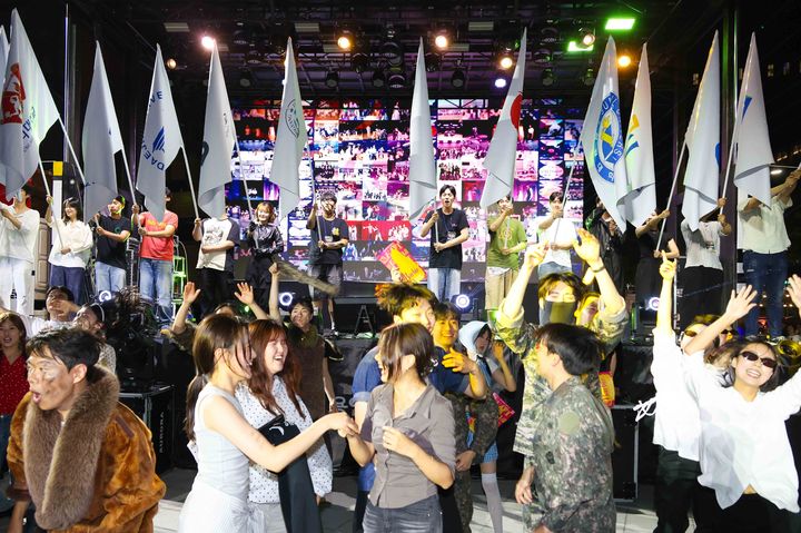[용인=뉴시스] 27일 용인포은아트홀 야외광장에서 열린 '제철 예술광장 6월 연극놀이터' (사진=용인시 제공) 2026. 06. 28. photo@newsis.com *재판매 및 DB 금지
