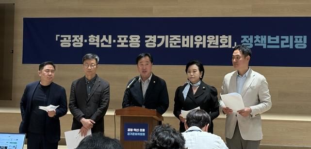 [수원=뉴시스] 경기준비위원회 문화예술특별위원회 김준혁 위원장이 28일 경기신용보증재단 3층에서 정책브리핑을 열고 있다. (사진=경기준비위 제공) 2026.06.28. photo@newsis.com *재판매 및 DB 금지