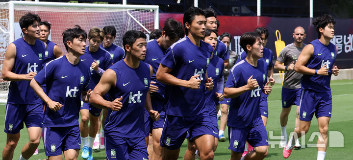 [사포판(멕시코)=뉴시스] 전신 기자 = 축구 국가대표팀 선수들이 27일(현지 시간) 멕시코 과달라하라 인근 사포판에 위치한 치바스 바예 베르데에서 훈련을 하고 있다. 2026.06.28. photo1006@newsis.com
