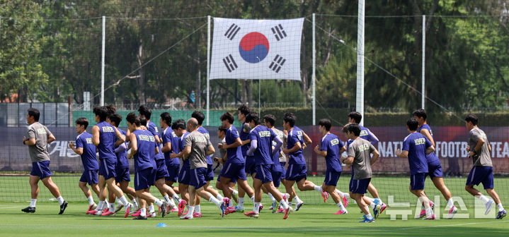 [사포판(멕시코)=뉴시스] 전신 기자 = 축구 국가대표팀 선수들이 27일(현지 시간) 멕시코 과달라하라 인근 사포판에 위치한 치바스 바예 베르데에서 훈련을 하고 있다. 2026.06.28. photo1006@newsis.com