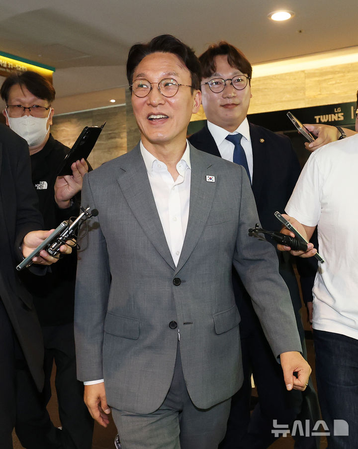 [경기광주=뉴시스] 정병혁 기자 = 김민석 국무총리가 28일 경기 광주시 곤지암리조트에서 열린 더불어민주당 6.3 지방선거 청년 당선자 워크숍에 참석하고 있다. (공동취재) 2026.06.28. photo@newsis.com