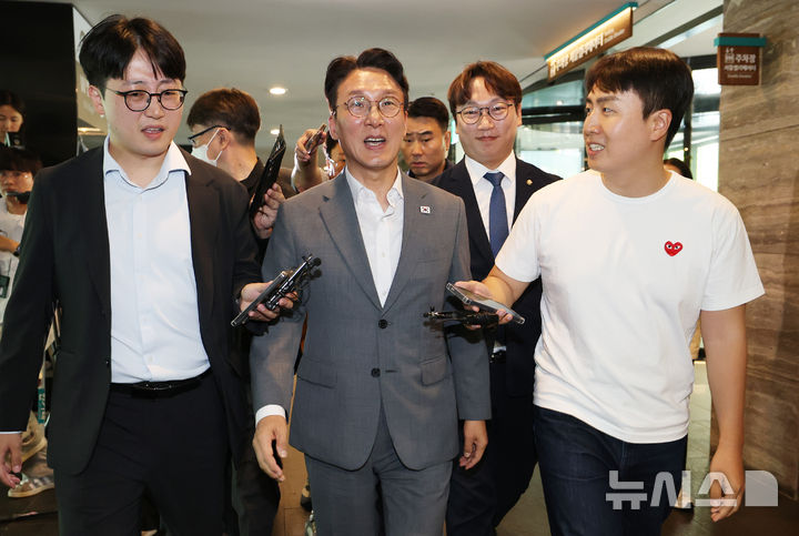 [경기광주=뉴시스] 정병혁 기자 = 김민석 국무총리가 28일 경기 광주시 곤지암리조트에서 열린 더불어민주당 6.3 지방선거 청년 당선자 워크숍에 참석하고 있다. (공동취재) 2026.06.28. photo@newsis.com