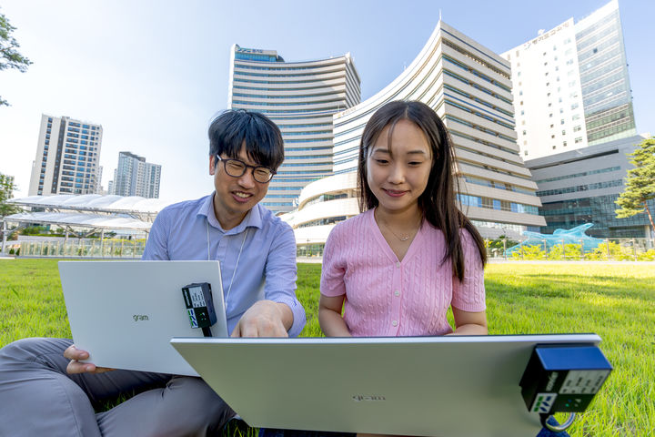 [서울=뉴시스] KT는 경기도청 데이터센터에 5G 업무망 핵심장비(GMG)를 구축하고 수원·파주·의정부 등 경기 산하 7개 지방자치단체에 연계 업무망을 개통했다고 29일 밝혔다. (사진=KT 제공) 2026.06.29. photo@newsis.com *재판매 및 DB 금지