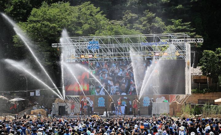 [용인=뉴시스] 캐리비안 베이 파도풀에서 펼쳐지는 워터 뮤직 풀파티(사진=에버랜드 제공) 2026. 06. 29. photo@newsis.com *재판매 및 DB 금지