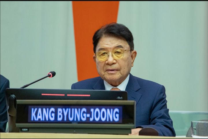 [부산=뉴시스] 2026 유엔 중소기업의 날 국제포럼에서 기조연설을 하는 강병중 회장. (사진=넥센타이어 제공) 2026.06.29. photo@newsis.com *재판매 및 DB 금지