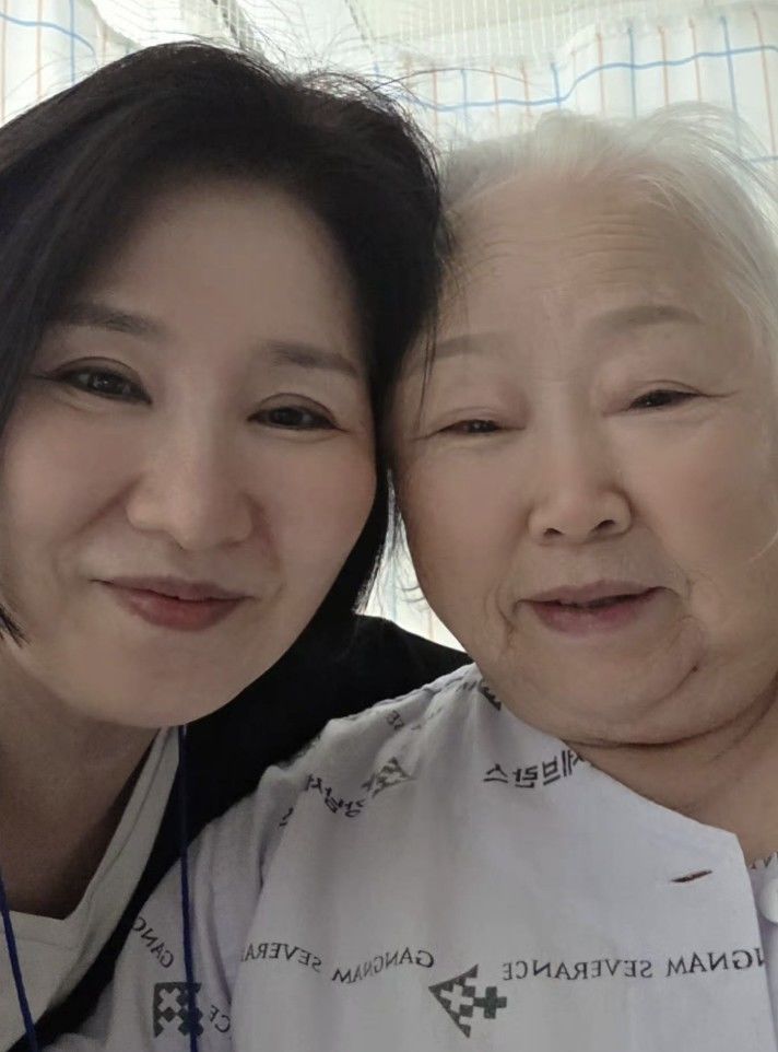 [서울=뉴시스]이호선과 모친(사진=SNS 캡처) 2026.06.29. photo@newsis.com *재판매 및 DB 금지