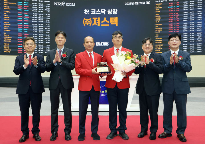 한국거래소 코스닥시장본부는 29일 오전 9시 서울사옥 홍보관에서 져스텍 코스닥시장 상장기념식을 개최했다. (왼쪽부터) 박종식 한국IR협의회 부회장, 민경욱 한국거래소 코스닥시장본부장, 김용일·최동수 져스텍 대표, 이충훈 삼성증권 부사장, 안승근 코스닥협회 부회장. (사진=한국거래소 제공) *재판매 및 DB 금지
