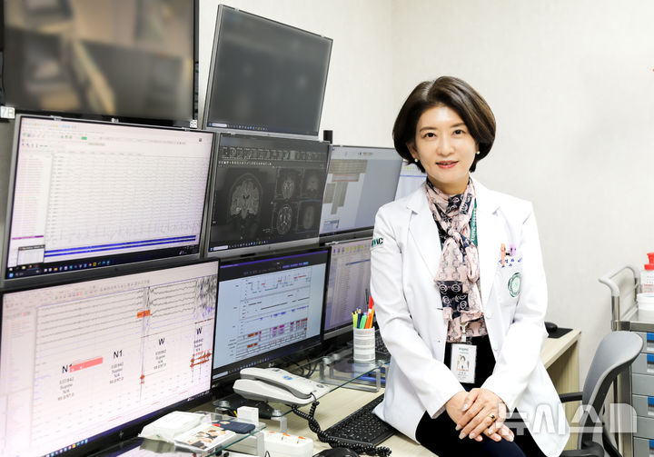 [서울=뉴시스] 이향운 이화여자대학교 의료원 교수(이화의생명연구원장·연구중심병원 단장). (사진= 이화의료원 제공) 