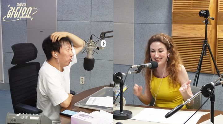 [서울=뉴시스] 코미디언 박명수와 방송인 크리스티나 (사진='KBS CoolFM'유튜브 캡쳐) 2026.06.29. photo@newsis.com *재판매 및 DB 금지
