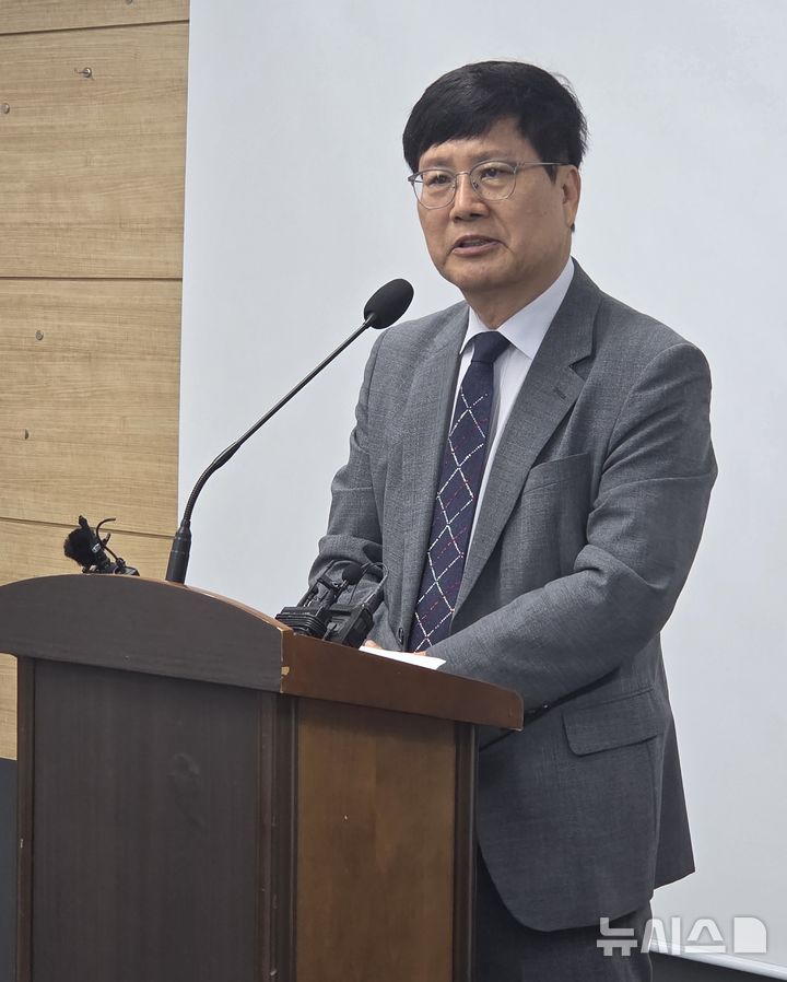 [전주=뉴시스]윤난슬 기자 = 전주시장직 인수위원회 안국찬 위원장의 브리핑 모습. 2026.06.29. yns4656@newsis.com 