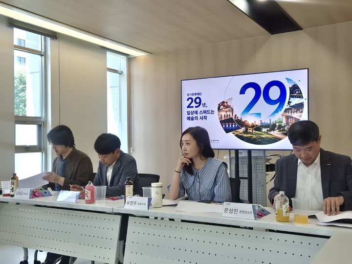 [수원=뉴시스] 이병희 기자 = 유정주 경기문화재단 대표이사는 29일 경기문화재단 1층에 마련된 '경기예술인의집'에서 창립 29주년 기념 기자간담회를 하고 있다. 2026.06.29. iambh@newsis.com *재판매 및 DB 금지