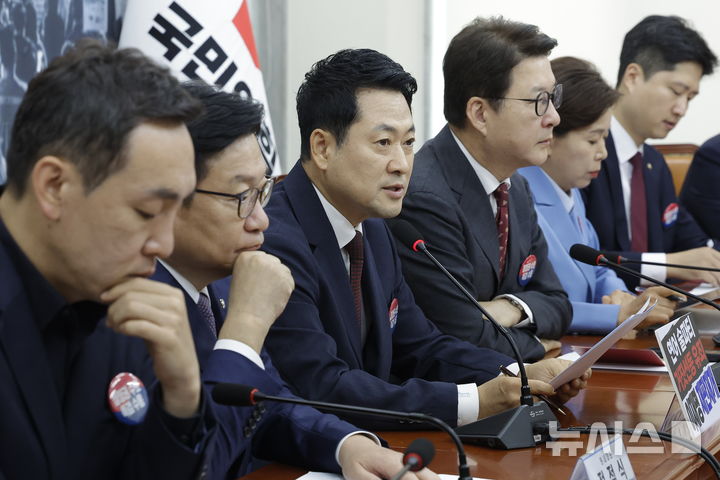 [서울=뉴시스] 정병혁 기자 = 장동혁 국민의힘 대표가 29일 서울 여의도 국회에서 열린 최고위원회의에서 발언하고 있다. 2026.06.29. jhope@newsis.com